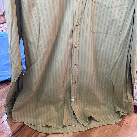 NWOT Men’s The Territory Ahead Button Shirt - Picture 4 of 6